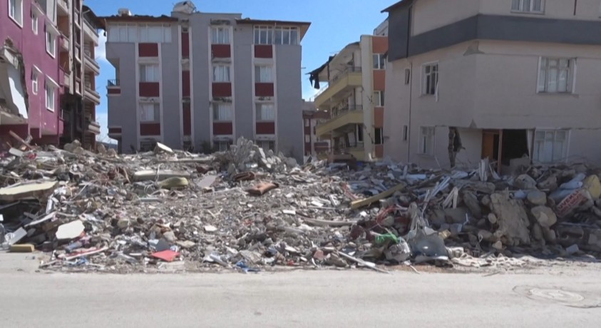 თურქეთში მიწისძვრის შედეგად გარდაცვლილთა რაოდენობა 48 ათასამდე გაიზარდა