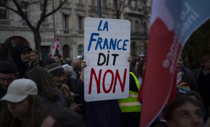 პარიზში პოლიციასთან შეტაკების შემდეგ ასზე მეტი დემონსტრანტი დააკავეს