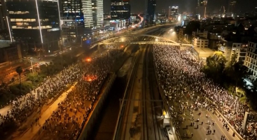 ისრაელში ქვეყნის თავდაცვის მინისტრის გადაყენებას აპროტესტებენ