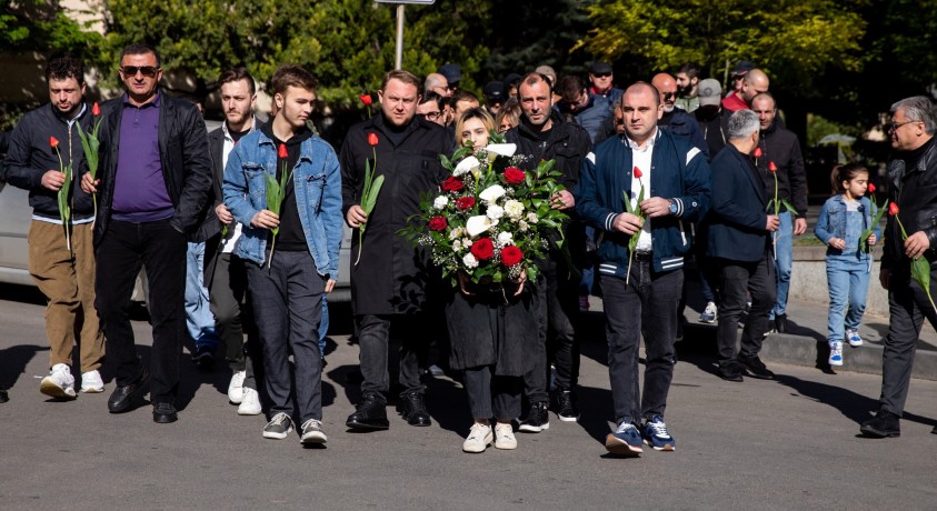 9 აპრილს დაღუპულთა ხსოვნას ოპოზიციური პარტიების ლიდერებმა პატივი მიაგეს