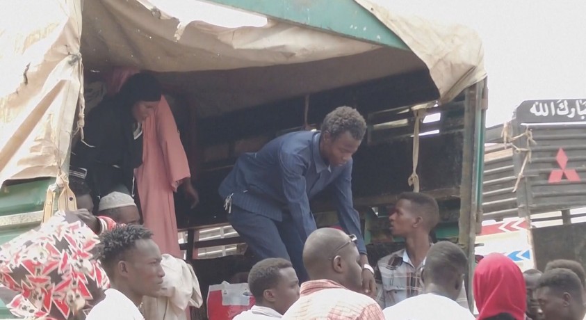 ათასობით სუდანელი საბრძოლო ზონებს ტოვებს