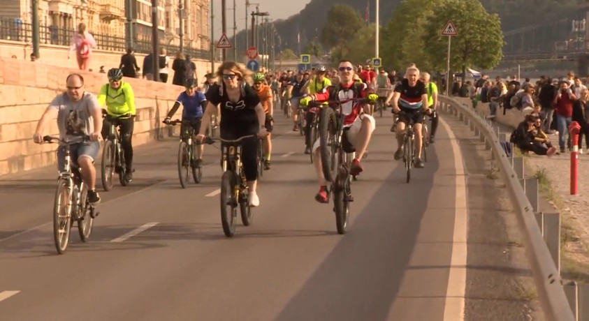 დედამიწის დღე: ბუდაპეშტის ქუჩებში 15 000-ზე მეტი ველოსიპედისტი გამოვიდა