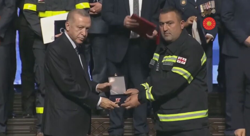 თურქეთის პრეზიდენტმა ქართველი მაშველები დააჯილდოვა