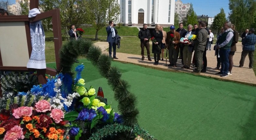 აშშ-ის კონგრესის დელეგაცია ბუჩას ეწვია