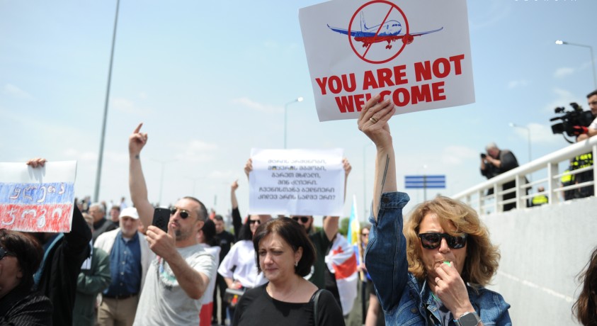 ფრენები რუსეთთან და პოლიტიკური შეფასებები