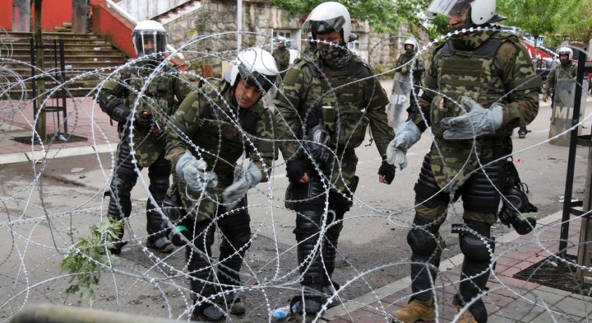 კრიზისი ბალკანეთში: ნატო კოსოვოში 700 სამხედროს გზავნის