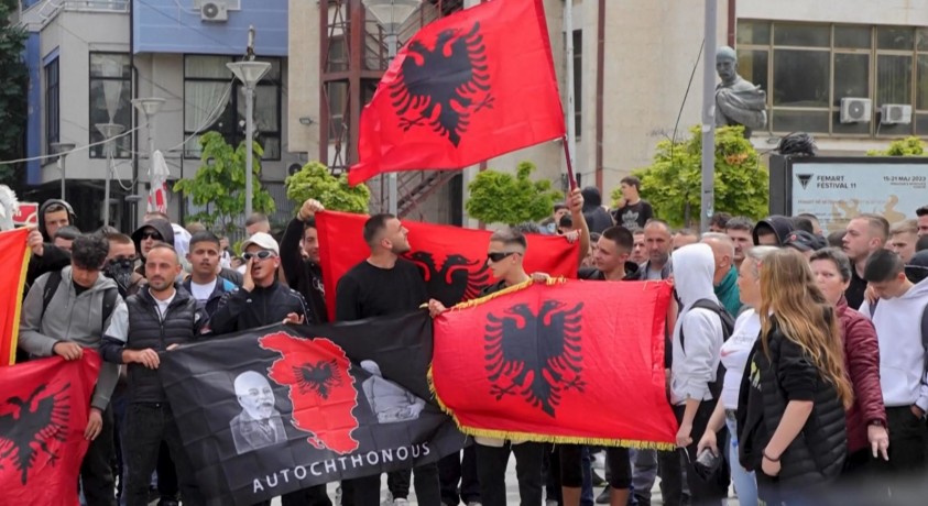 ემანუელ მაკრონი და ოლაფ შოლცი კოსოვოში მხარეებს ახალი არჩევნების ჩატარებისკენ მოუწოდებენ