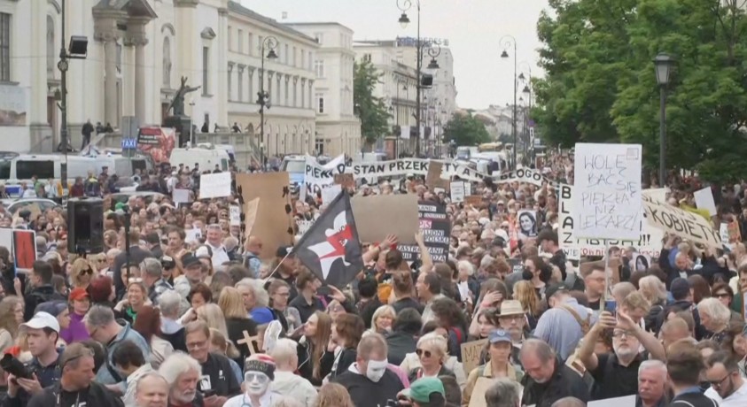 ვარშავასა და პოლონეთის სხვა ქალაქებში აბორტის მკაცრი კანონი გააპროტესტეს