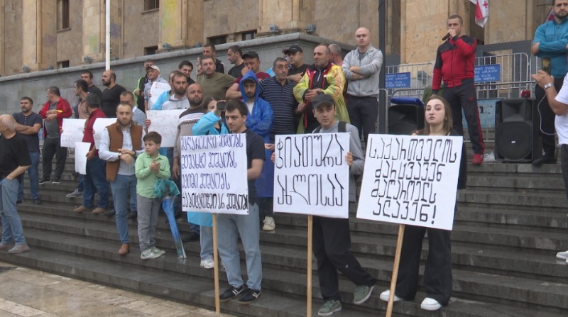 გაფიცულმა მაღაროელებმა მათთვის მაღაროების მართვაში გადაცემაზე კომპანიის შეთავაზებას უპასუხეს