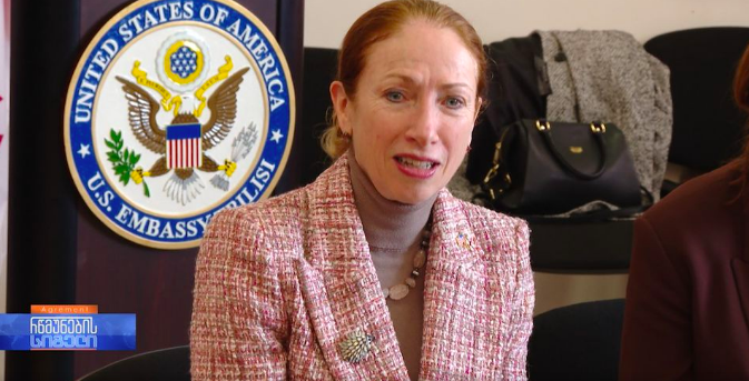 ელჩის ორი მისია