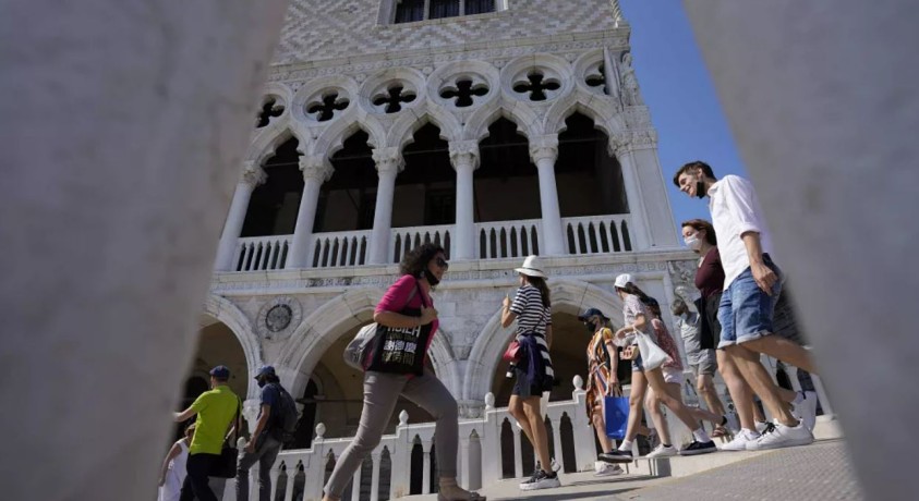 იტალიას ტურისტების რეკორდული რაოდენობა სტუმრობს