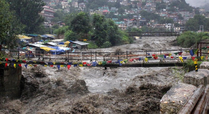 ინდოეთში წყალდიდობას 15 ადამიანის სიცოცხლე ემსხვერპლა