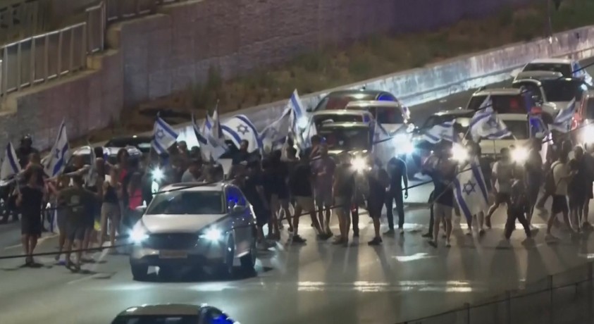ისრაელში ათასობით მომიტინგემ გზები და ქვეყნის მთავარი საერთაშორისო აეროპორტი გადაკეტა
