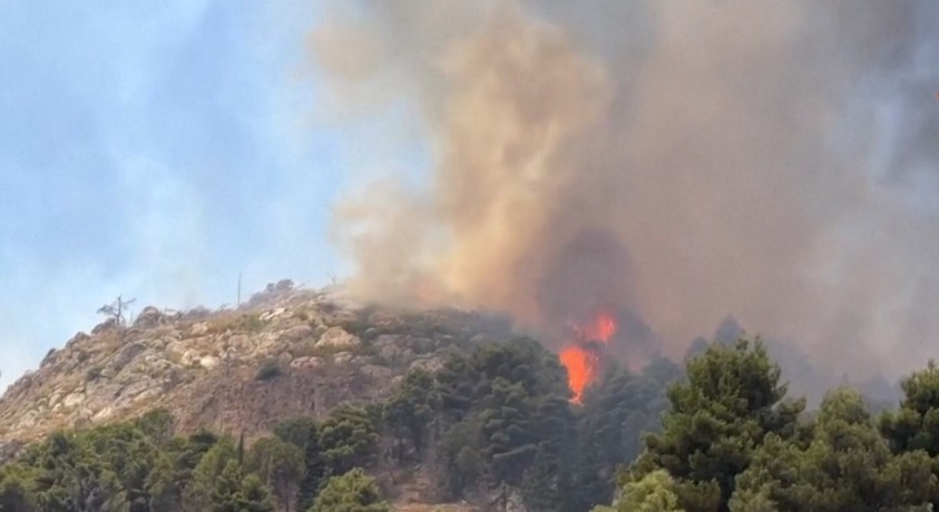 იტალიის სამხრეთში ტყის ხანძრები მძვინვარებს, ჩრდილოეთში კი შტორმებია