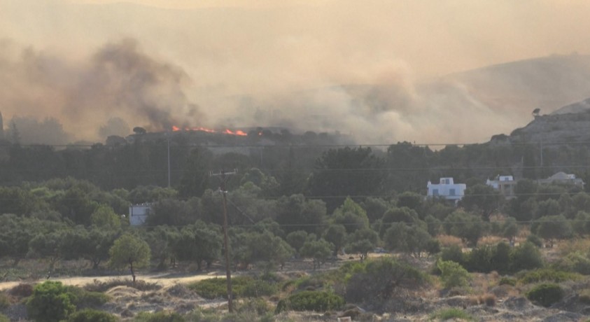 საბერძნეთში მეხანძრეები  ტყის ხანძრის კერებს ამ დრომდე ებრძვიან