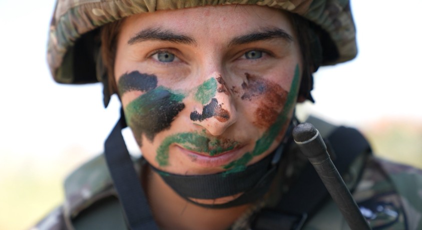 ომი არ არჩევს ქალსა და მამაკაცს