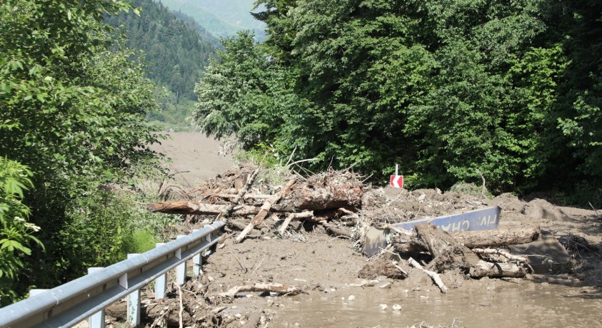 სტიქია რაჭაში: ონის მუნიციპალიტეტის მერიაში ამოქმედდა  ცხელი ხაზი – 598 913 089