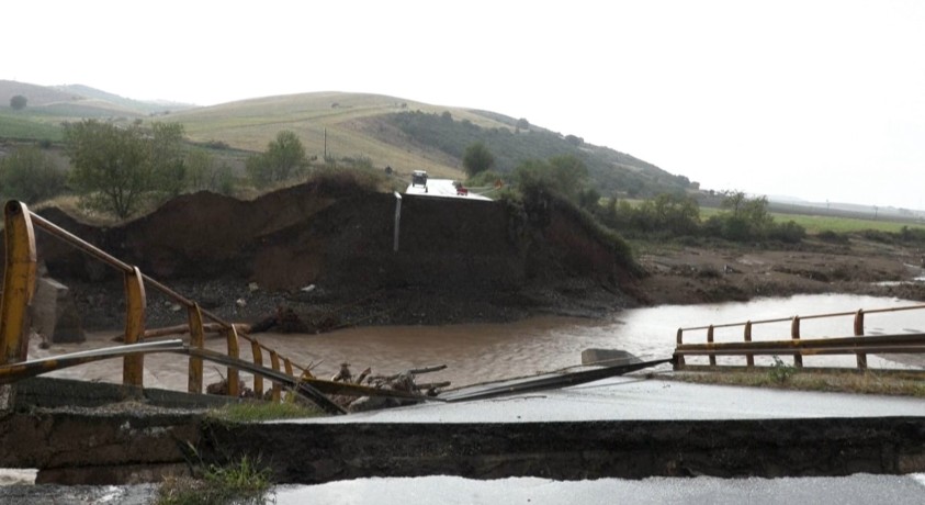 საბერძნეთში წყალდიდობას სამი ადამიანის სიცოცხლე ემსხვერპლა