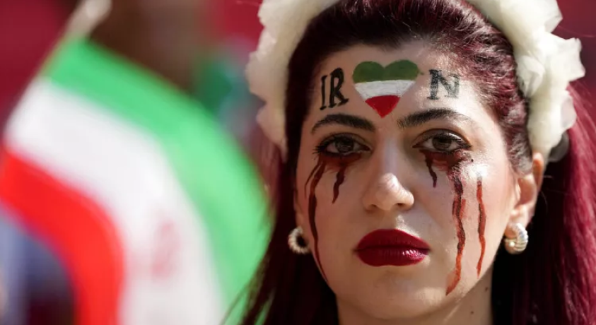 ათწლიანი პატიმრობა ჩაცმის წესების დარღვევისთვის – ახალი კანონპროექტი ირანში