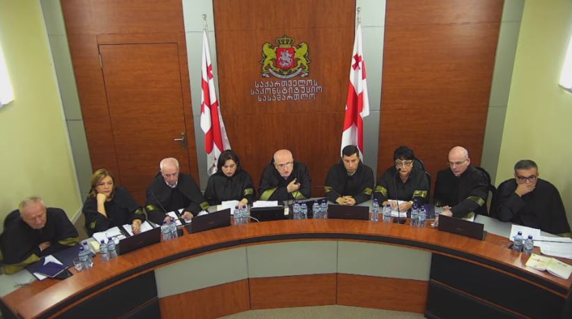 საკონსტიტუციო სასამართლო ზეპირი მოსმენით განიხილავს პრეზიდენტის იმპიჩმენტის თაობაზე კონსტიტუციურ წარდგინებას