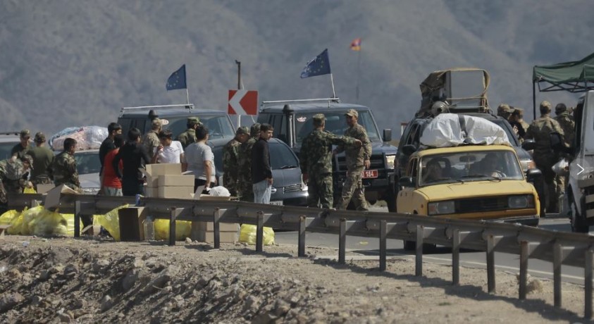 ეთნიკურად სომეხი მოსახლეობით სავსე ბოლო ავტობუსმა მთიანი ყარაბაღი ორშაბათს დატოვა