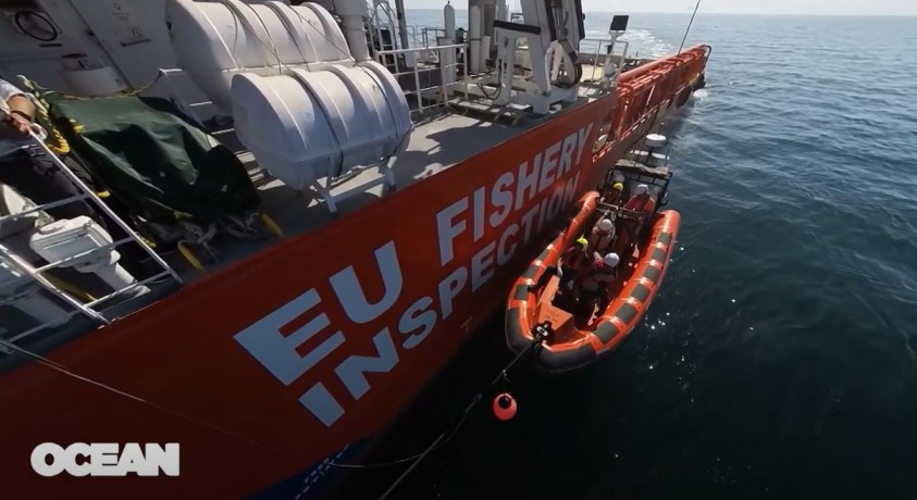 ევროკავშირის საპატრულო გემი ადრიატიკის ზღვაში თევზაობის წესებს იცავს