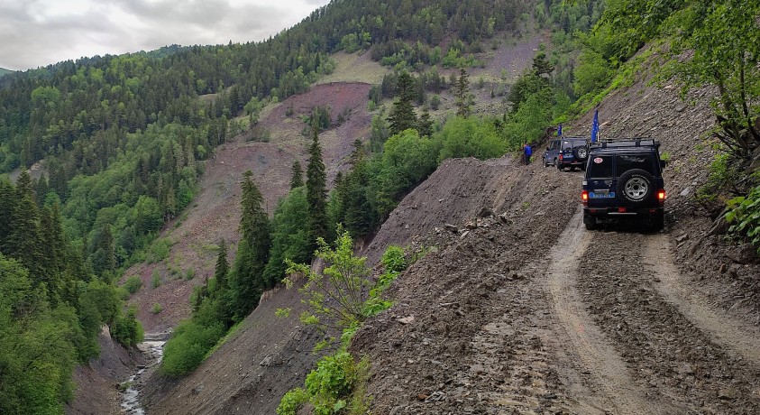 მცოცავი ოკუპაცია გრძელდება