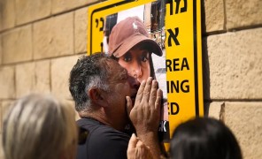 ისრაელში აქციის მონაწილეები „ჰამასის“ მიერ გატაცებული მძევლების უსაფრთხოდ დაბრუნებას მოითხოვენ