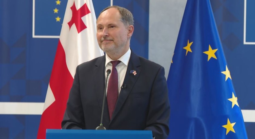 “ვულოცავ საქართველოს მოსახლეობას, რომელიც მტკიცედ და თანმიმდევრულად უჭერს მხარს ქვეყნის ევროპულ გზას”-ევროკავშირის ელჩი