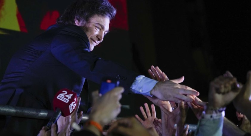 არგენტინის საპრეზიდენტო არჩევნებში მემარჯვენე პოლიტიკოსმა ხავიერ მილეიმ გაიმარჯვა