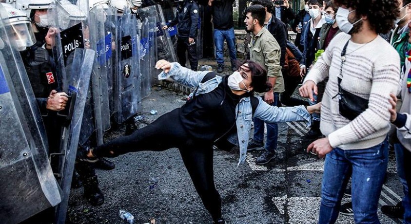 თურქეთში გამართულ საპროტესტო აქციებზე 300-ზე მეტი სტუდენტი დააკავეს
