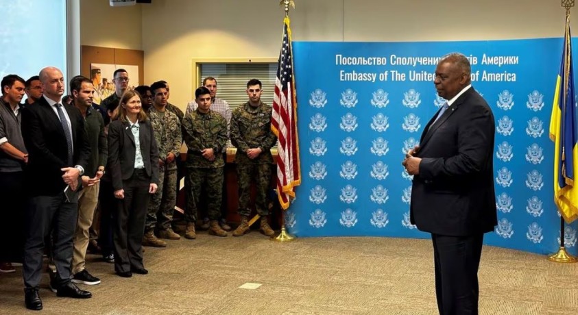 აშშ-ის თავდაცვის დეპარტამენტის მდივანი კიევშია