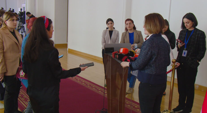 მედიის წარმომადგენლები სამუშაო გარემოს გაუარესებაზე საუბრობენ