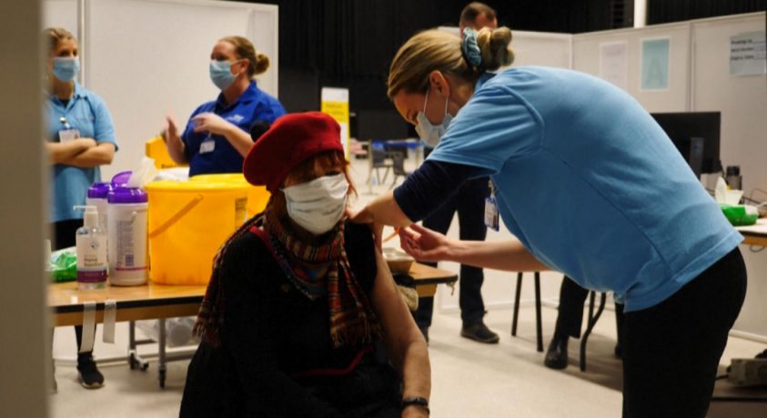 დიდ ბრიტრანეთში ჯამში 12 მილიონი ადამიანი აიცრა, ხოლო სამხრეთ აფრიკაში „ასტრაზენეკას“ ვაქცინის გამოყენებას წყვეტენ