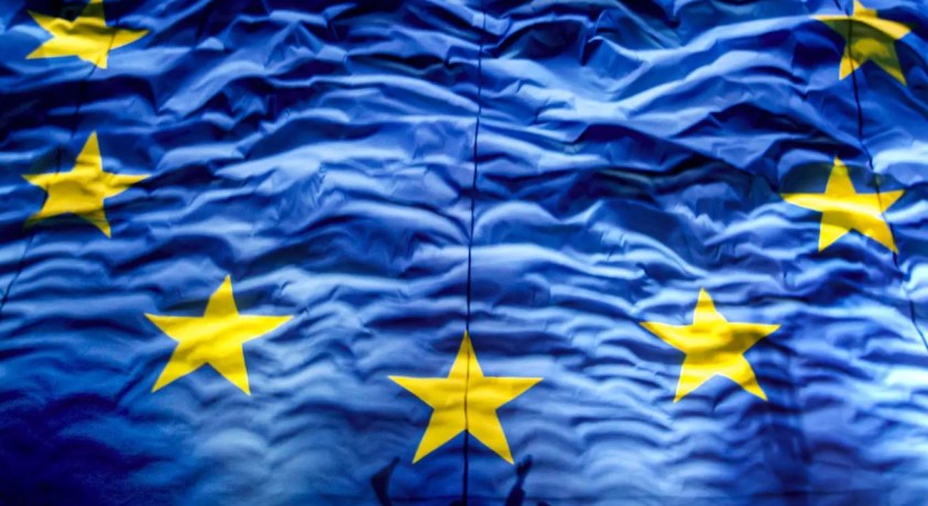 ევროპის მოედანზე ევროკავშირის ყველაზე დიდ  დროშას გაშლიან
