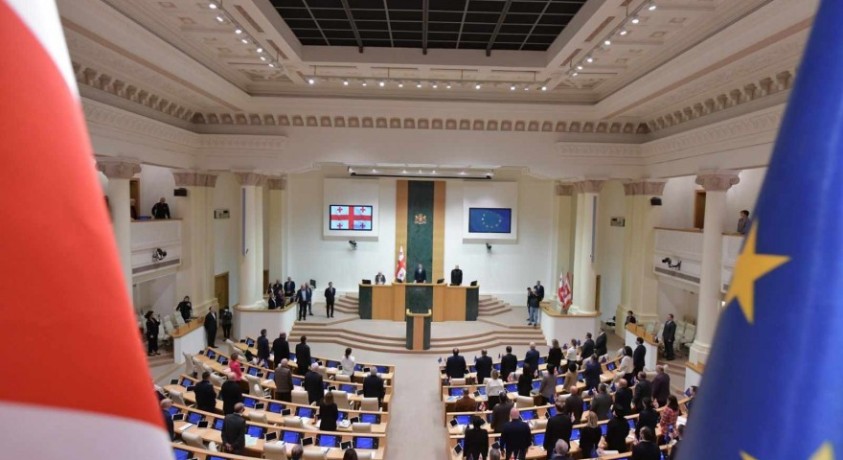 საქართველოს პარლამენტის წლის ბოლო სხდომა ევროკავშირის ჰიმნით გაიხსნა