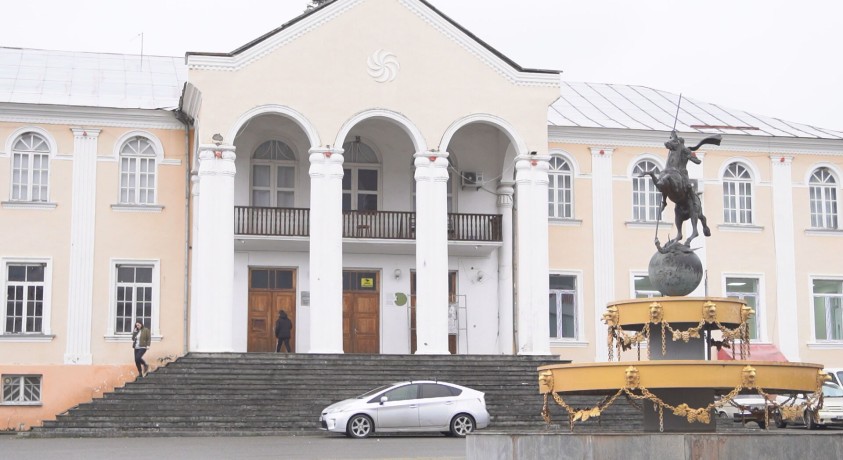 ამბროლაურის მუზეუმი – დიდი ხელოვნება შეუფერებელ პირობებში