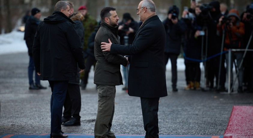 ზელენსკი: “რუსეთმა პასუხი უნდა აგოს უკრაინაში ჩადენილი სამხედრო დანაშაულისთვის”