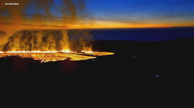 ისლანდიაში ვულკანიდან ამოფრქვეულმა ლავამ დასახლებულ ადგილებამდე მიაღწია
