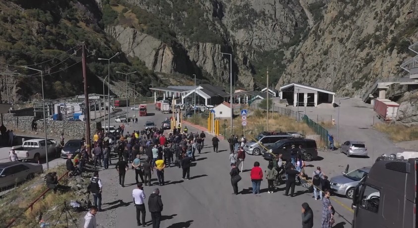 რუსი მიგრანტების ნაწილი საქართველოს ტოვებს