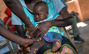 კამერუნი მსოფლიოში პირველი ქვეყანაა, რომელიც ბავშვებისთვის მალარიის ვაქცინაციის პროგრამას იწყებს