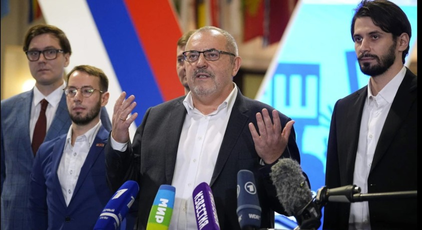 რუსეთში პრეზიდენტობის ოპოზიციონერი კანდიდატი ბორის ნადეჟდინი ხელმოწერებს აგროვებს