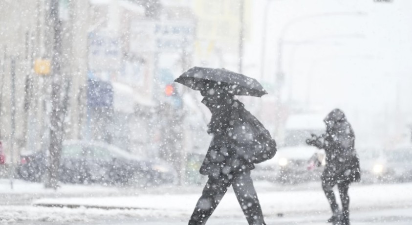 აშშ-ის რამდენიმე შტატში ძლიერი ქარიშხალი და თოვაა