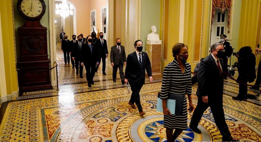 სენატში დონალდ ტრამპის იმპიჩმენტის საკითხის განხილვა გრძელდება