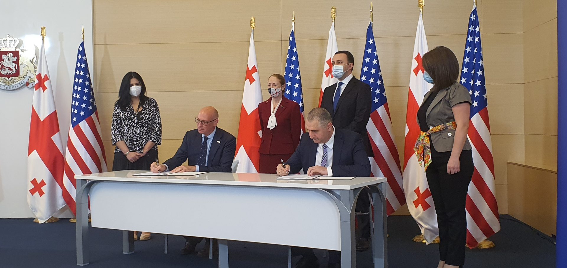 ხელმოწერის ცერემონია მთავრობის ადმინისტრაციაში