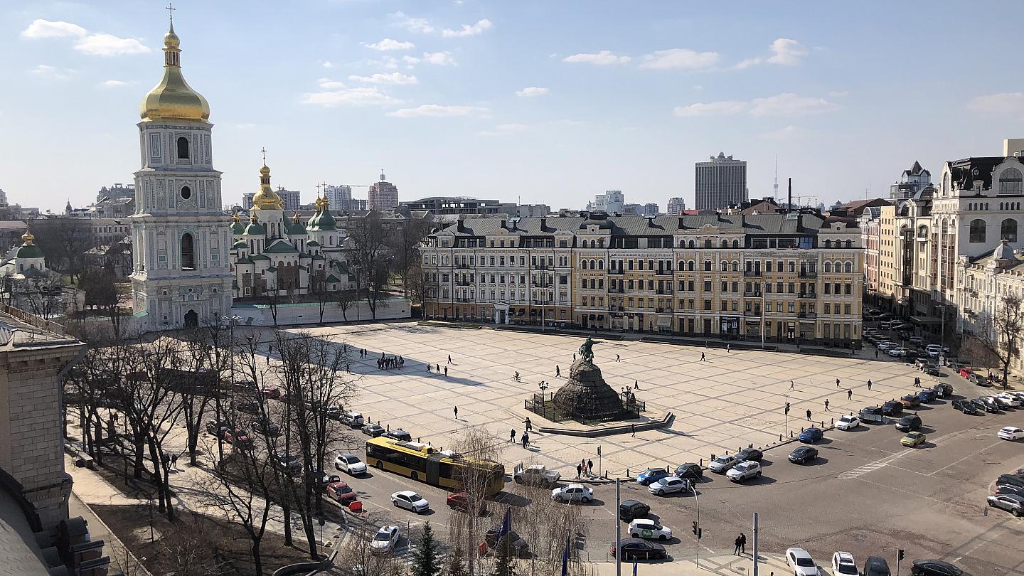 Почему киев. Киев люти. Киев январь 2013 фото. Киев онлайн. Горьев Киев.