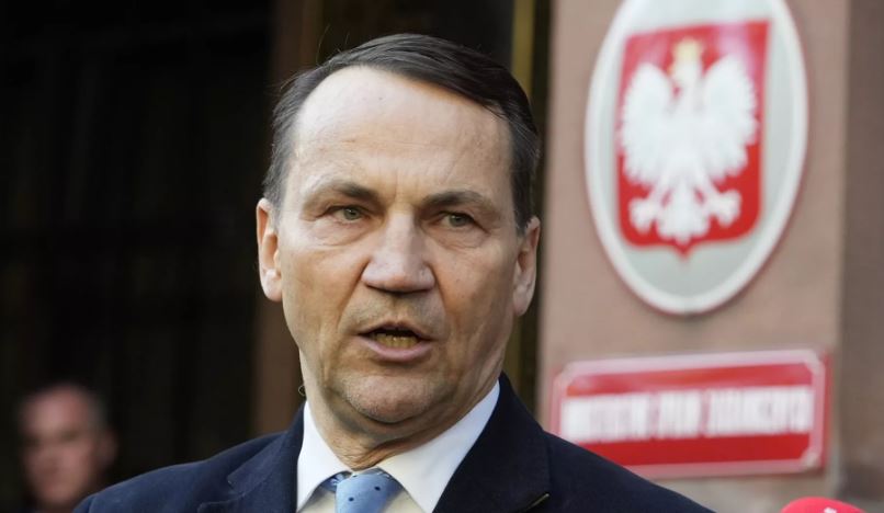 რადეკ სიკორსკიმ - AP